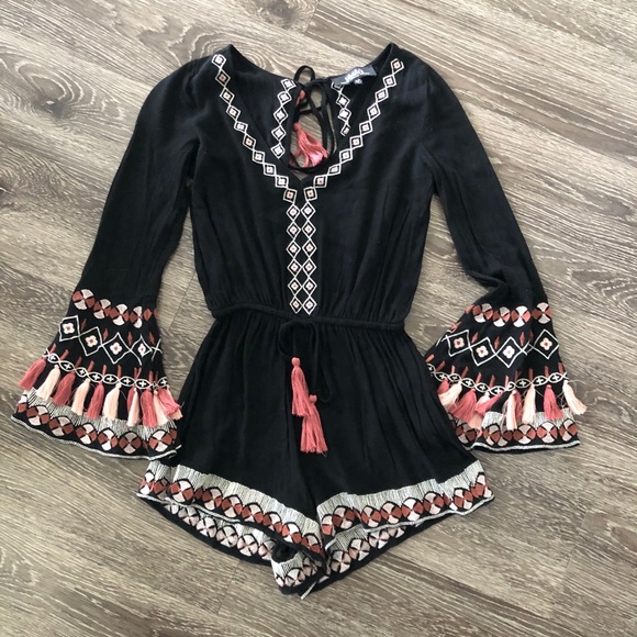 Lulu’s black embroidered long sleeve romper - Picture 7 of 7